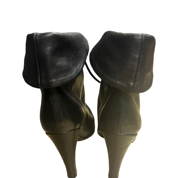 Sigerson Morrison high flap heel point toe booty in black leather size 9.5 - Picture 4 of 7